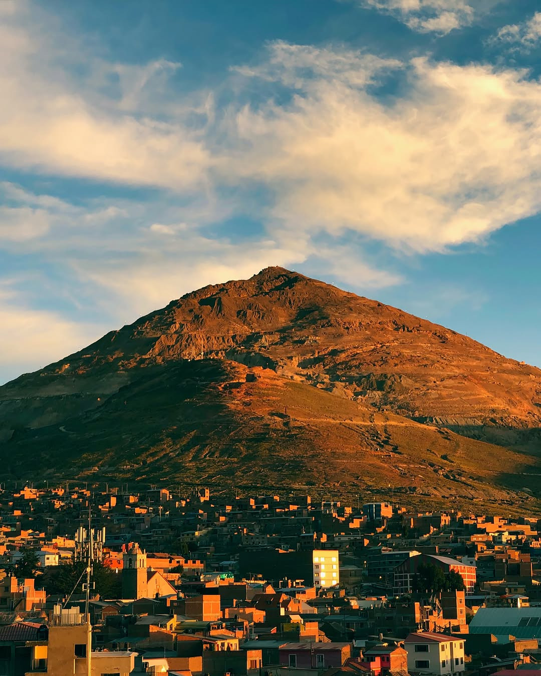 Walking the Colonial Streets Around Plaza 10 de Noviembre